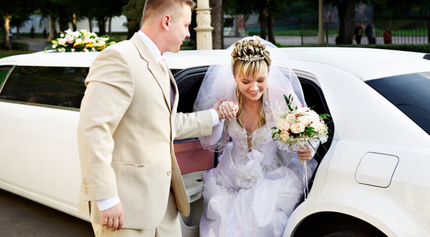 4 Ways to Enhance Your Wedding Limousine Experience