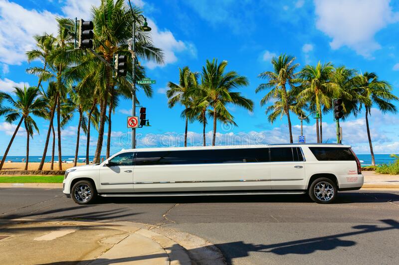 Discover the Pleasures of Traveling in a Luxury Limo in Palm Beach