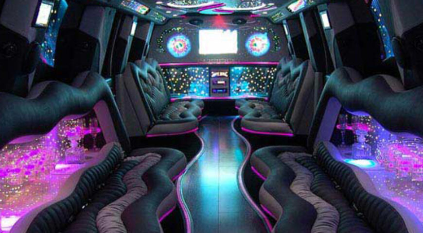 Exploring Palm Beach at Night: Top Destinations to Visit in a Limo